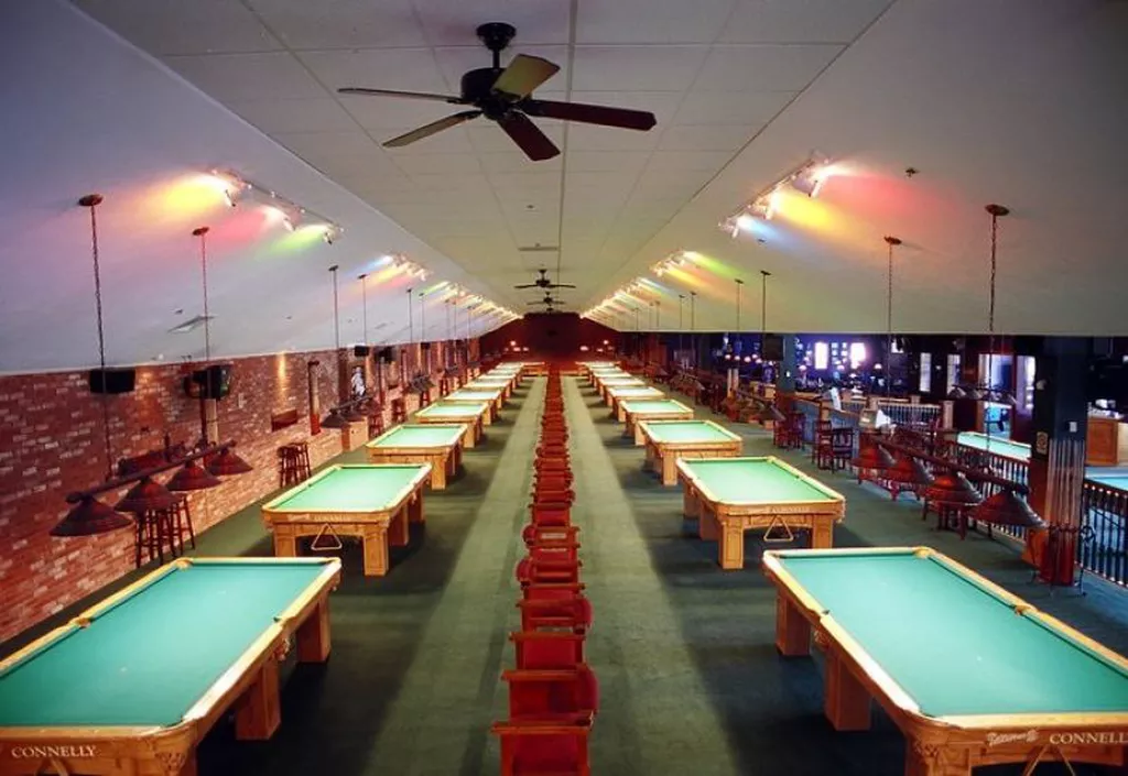 Maxamillians Billiards | Play pool in Tyngsborough, MA | ChalkySticks ...