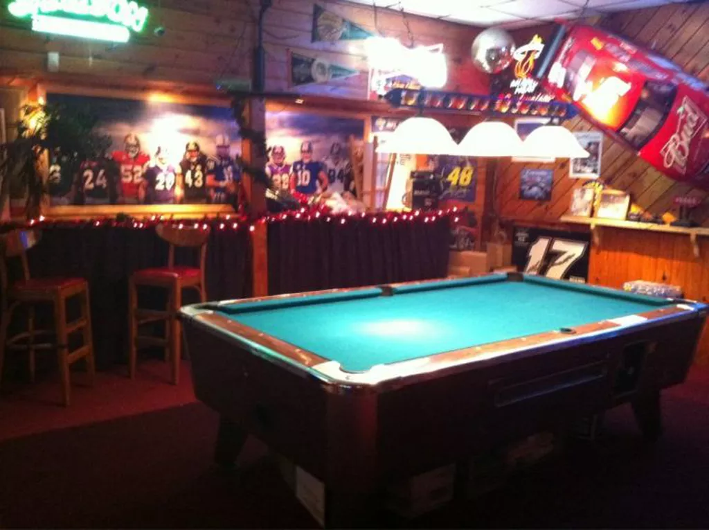 Round Table | Play pool in Miami, FL | ChalkySticks - Find, Play, and ...