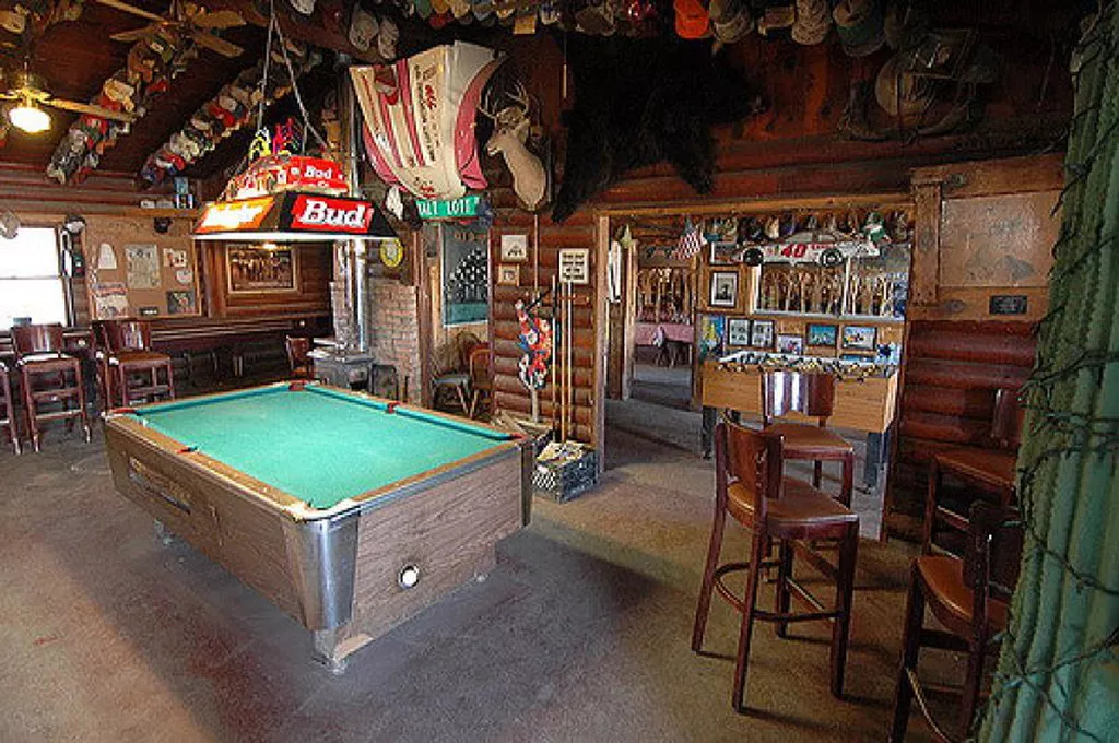 Hooz on First | Play pool in Barstow, CA | ChalkySticks - Find, Play ...