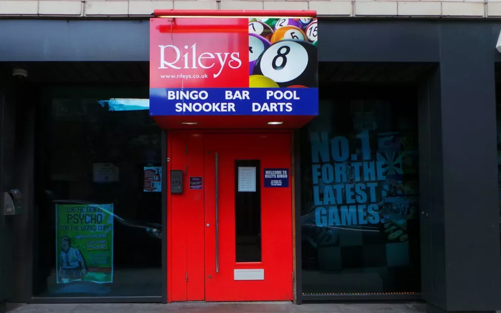 Rileys Sports Bar - Liverpool | Play pool in Liverpool, | ChalkySticks ...