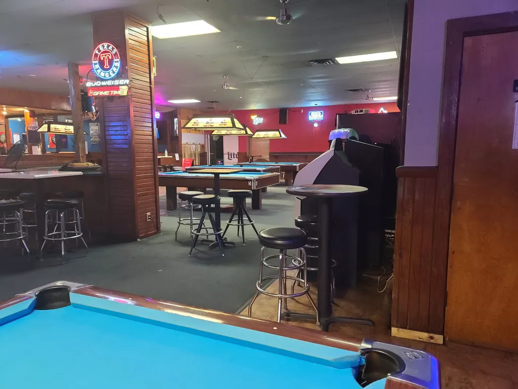 Jr Pockets J R Pockets | Play pool in Denton, TX | ChalkySticks - Find, Play, and ...