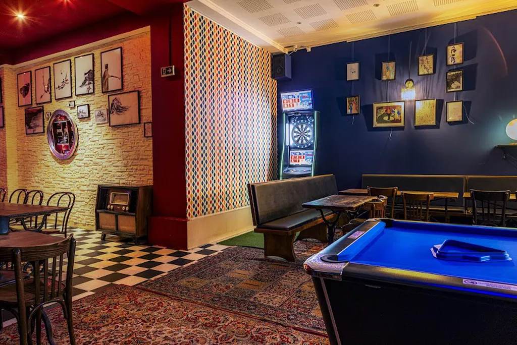 Snooker Point | Play pool in Paris, IDF | ChalkySticks - Find, Play ...