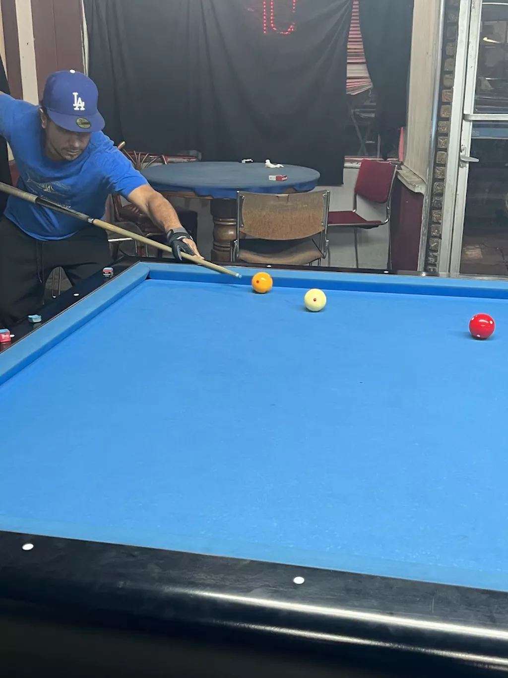 Que Ball Billiards & Bar | Play pool in Bridgeview, IL | ChalkySticks ...
