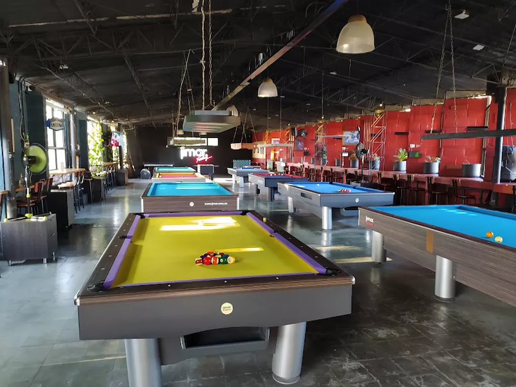 BILLARES EL CID | Play pool in Medellín, Antioquia | ChalkySticks ...