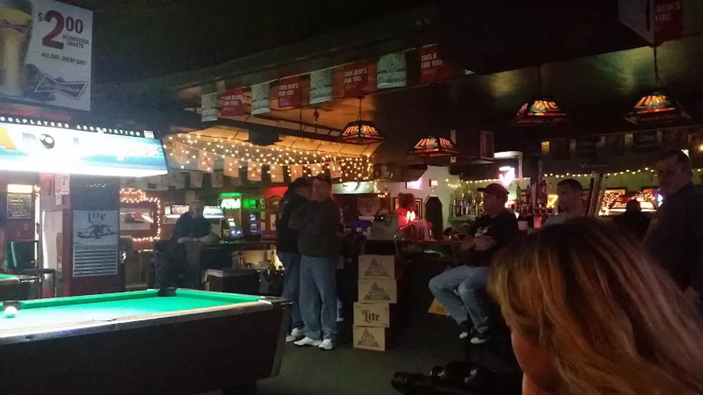 Pockets Billiards & Tavern | Play pool in New Castle, DE | ChalkySticks ...