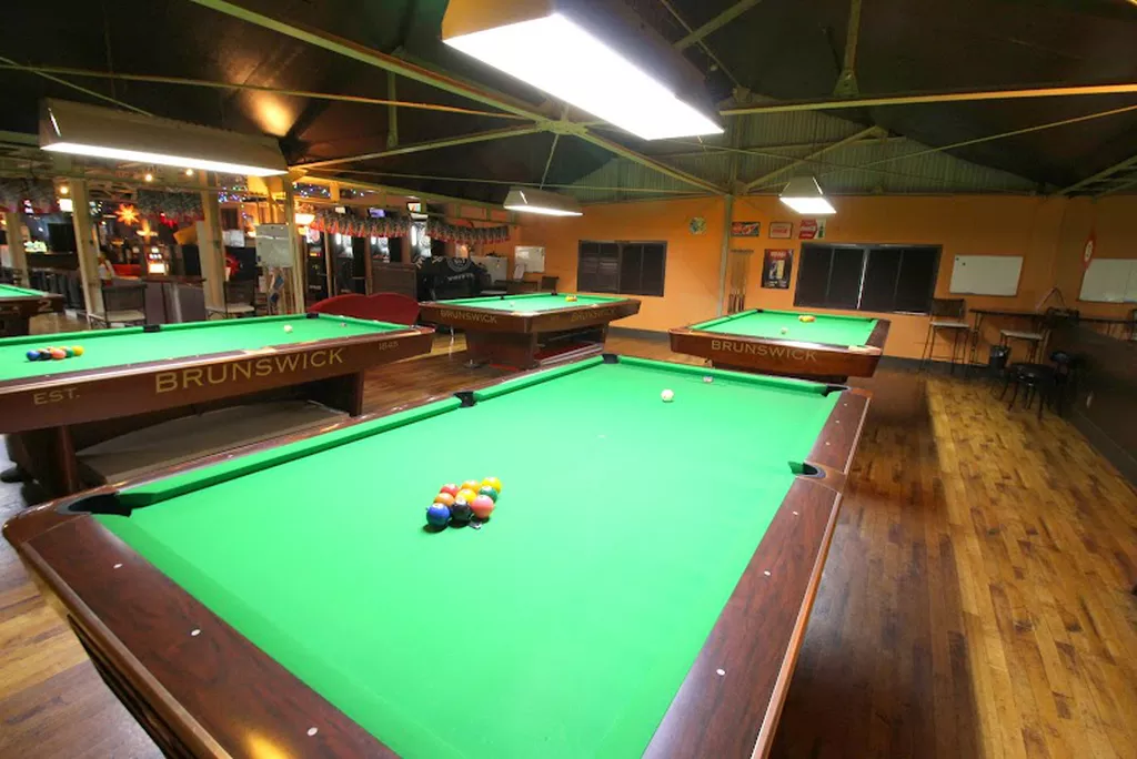 DRAGON｜ビリヤード・ポーカー・ダーツ | Play pool in Osaka, Osaka