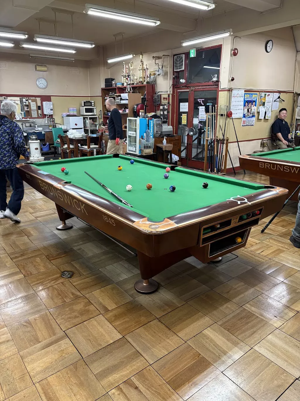 DRAGON｜ビリヤード・ポーカー・ダーツ | Play pool in Osaka, Osaka