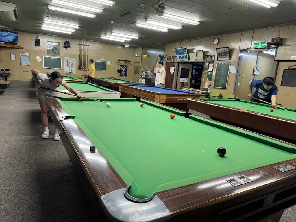 淡路亭ビリヤード | Play pool in Chiyoda City, Tokyo | ChalkySticks