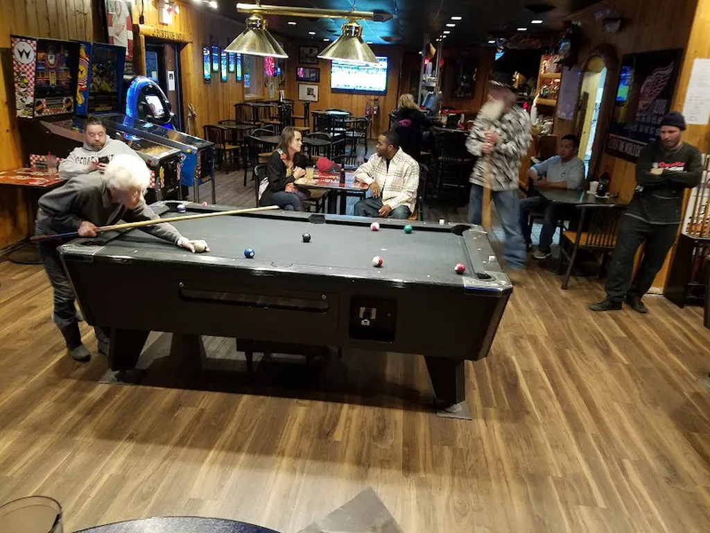 Sail Inn Bar & Grill | Play pool in Traverse City, MI | ChalkySticks ...