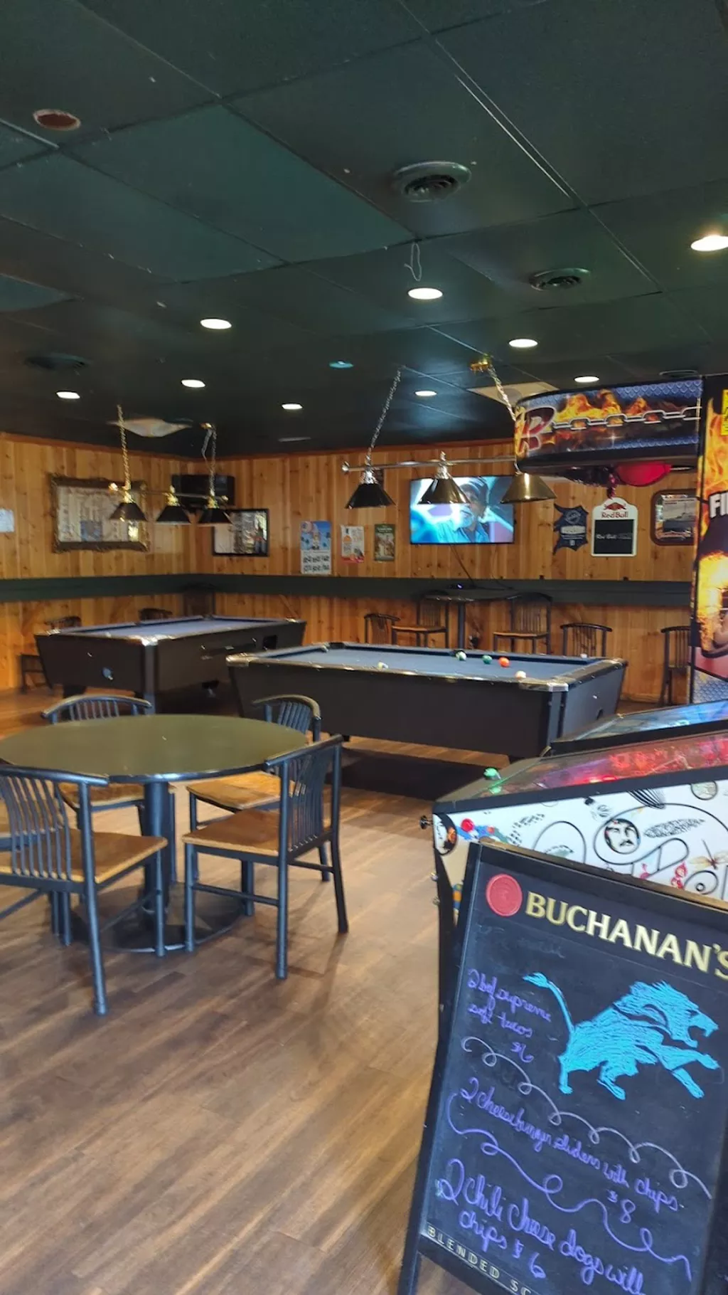 Sail Inn Bar & Grill | Play pool in Traverse City, MI | ChalkySticks ...