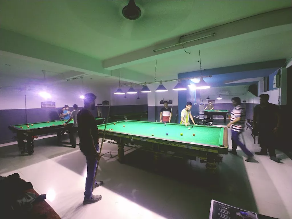 Woodshot Pool 'N' Snooker Club & Escapades cafe | Play pool in Nagpur ...