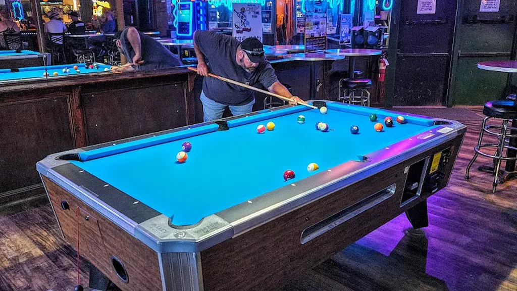 8 Ball Bar and Billiards | Play pool in Fort Worth, TX | ChalkySticks ...