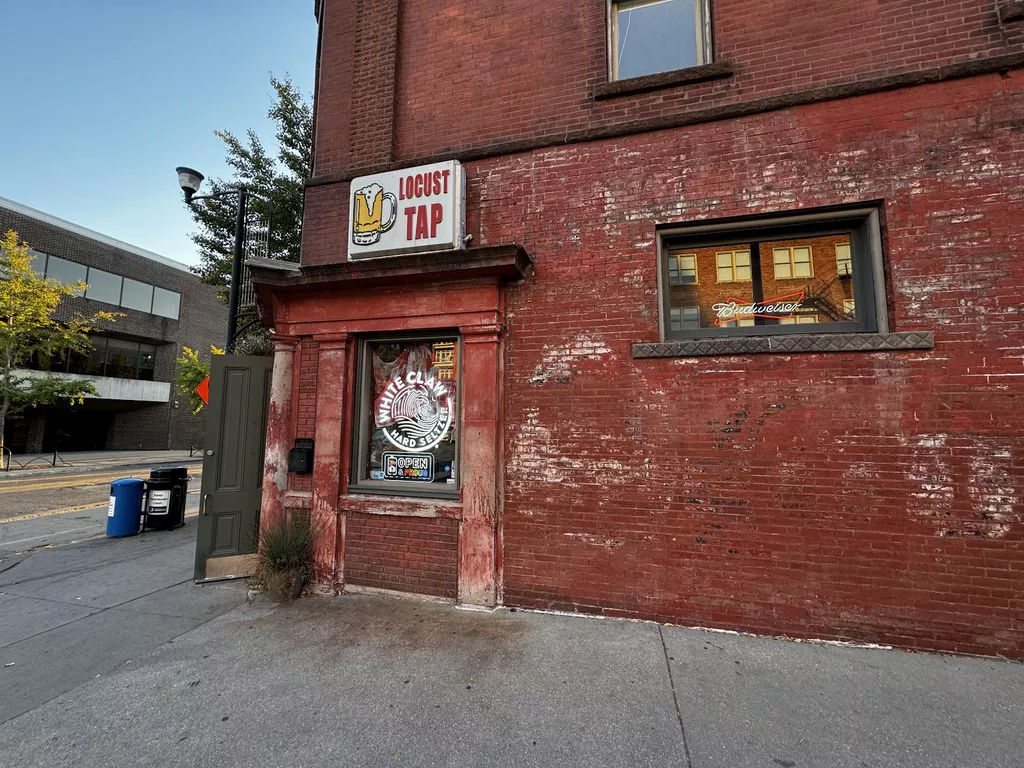 Locust Tap | Play pool in Des Moines, IA | ChalkySticks - Find, Play ...