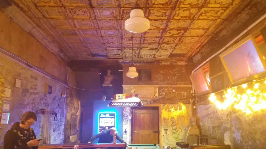 Locust Tap | Play pool in Des Moines, IA | ChalkySticks - Find, Play ...