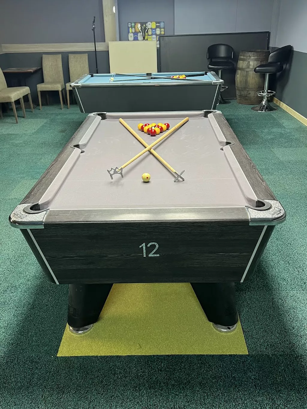 8 Ballers Sports bar & Grill | Play pool in Wakefield, England ...