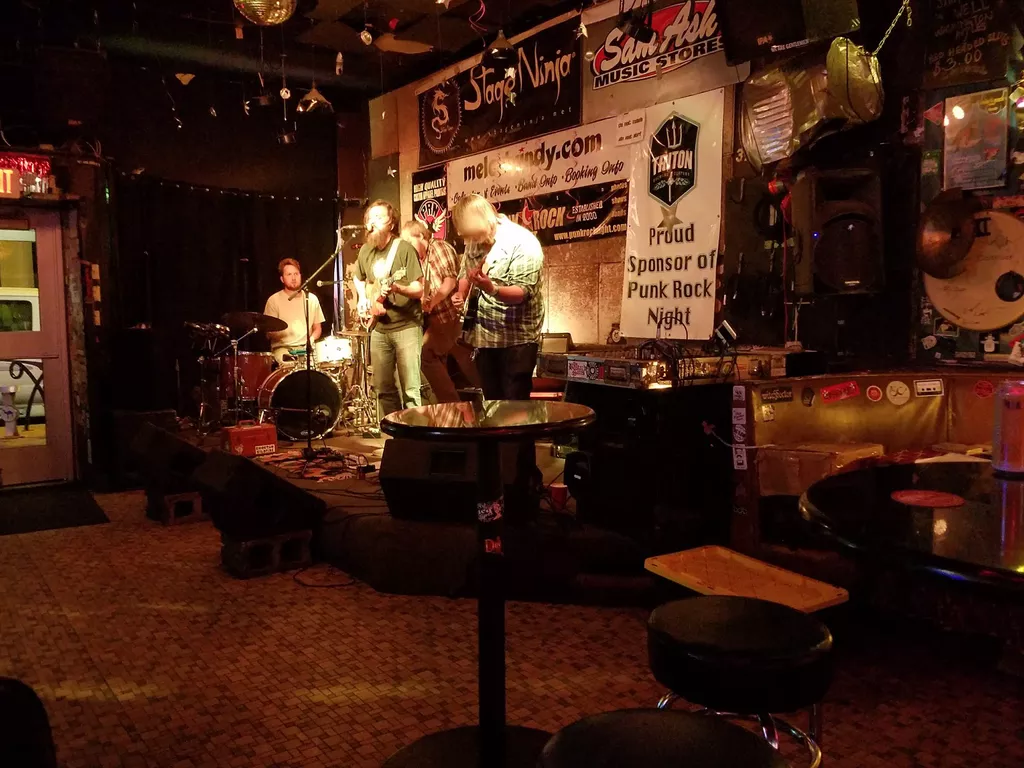 Melody Inn | Play pool in Indianapolis, IN | ChalkySticks - Find