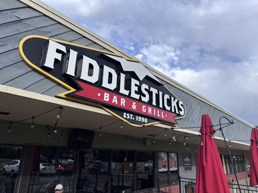 Fiddlesticks Bar and Grill | Play pool in Lakewood, CO | ChalkySticks ...