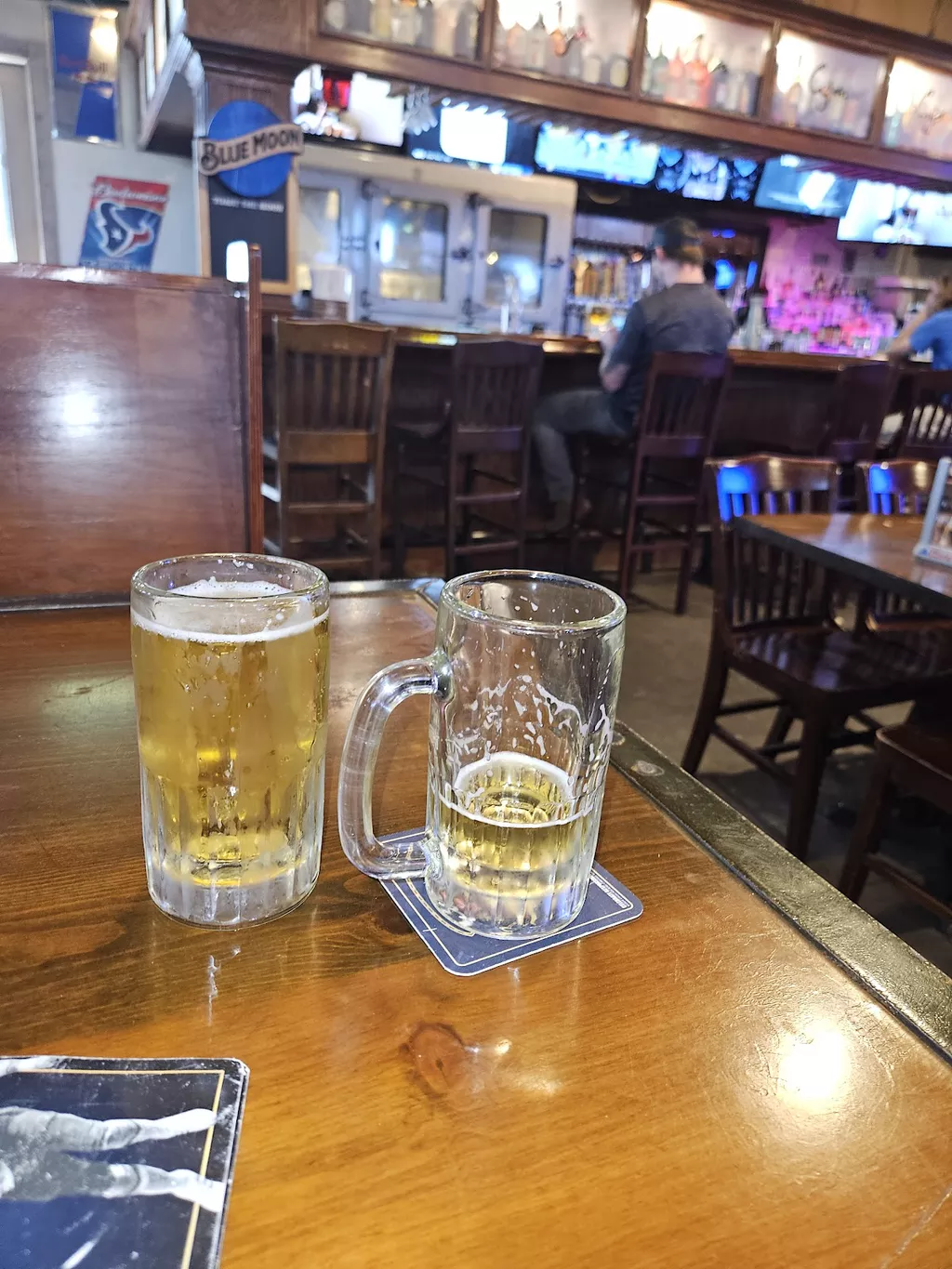 Cujo's Sports Bar & Grill | Play pool in Lubbock, TX