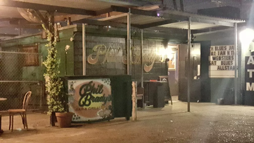 Phil Brady's Bar & Grill | Play pool in Baton Rouge, LA | ChalkySticks ...