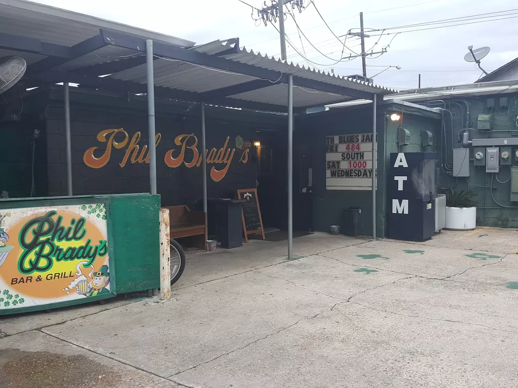 Phil Brady's Bar & Grill | Play pool in Baton Rouge, LA | ChalkySticks ...