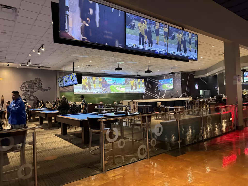 Main Event Entertainment | Play pool in Plano, TX | ChalkySticks - Find ...