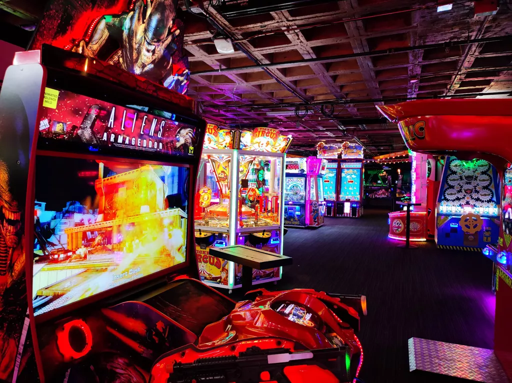 Jillian's & Lucky Strike | Play pool in Boston, MA | ChalkySticks