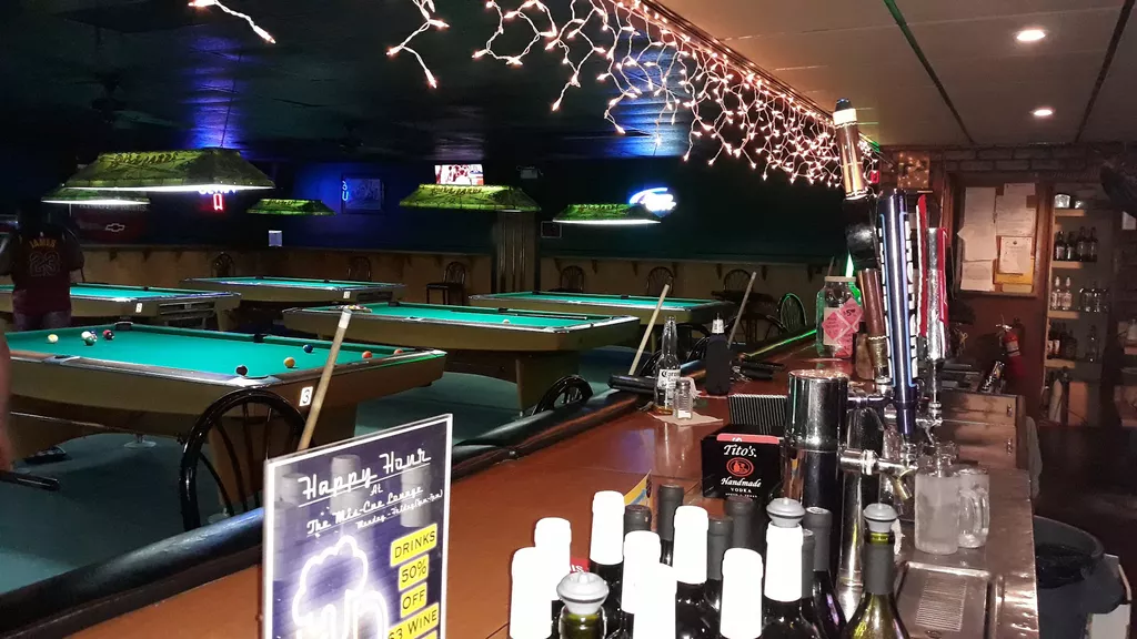 Mis-Cue Lounge