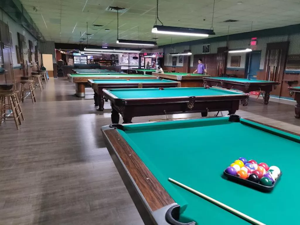 Cadillac Jax Bar & Grill | Play pool in Hamilton, ON | ChalkySticks ...