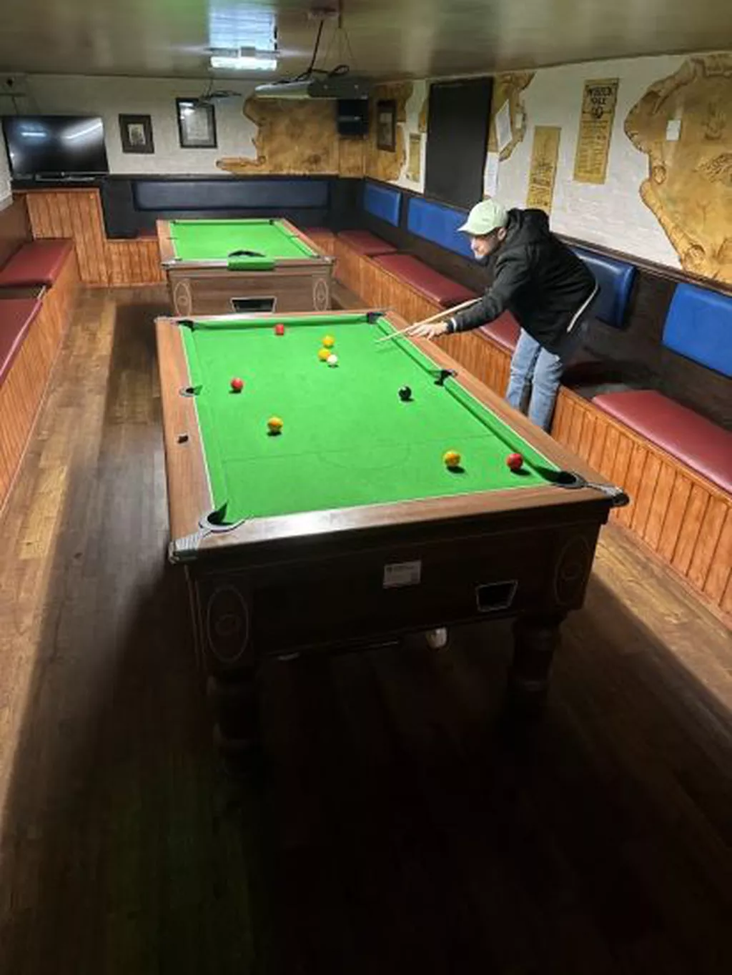 Plough Inn Pool Table Hull Cheese Bar & Function Room | Play pool in Hull, England ...