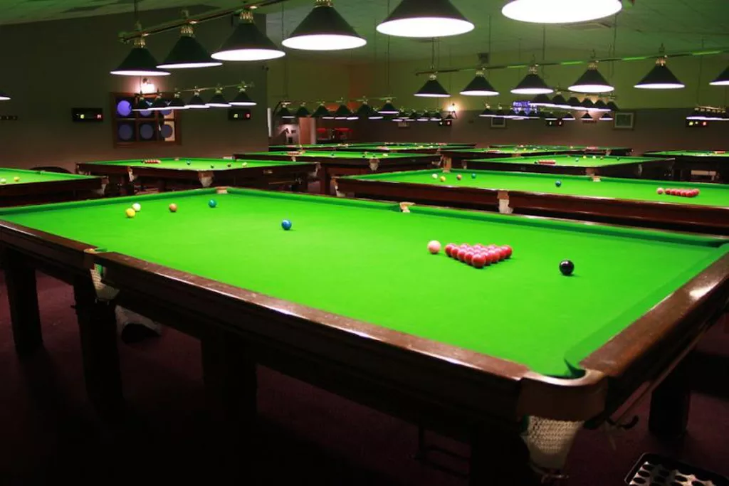 Robinsons Bar | Play pool in Belfast, Northern Ireland | ChalkySticks ...