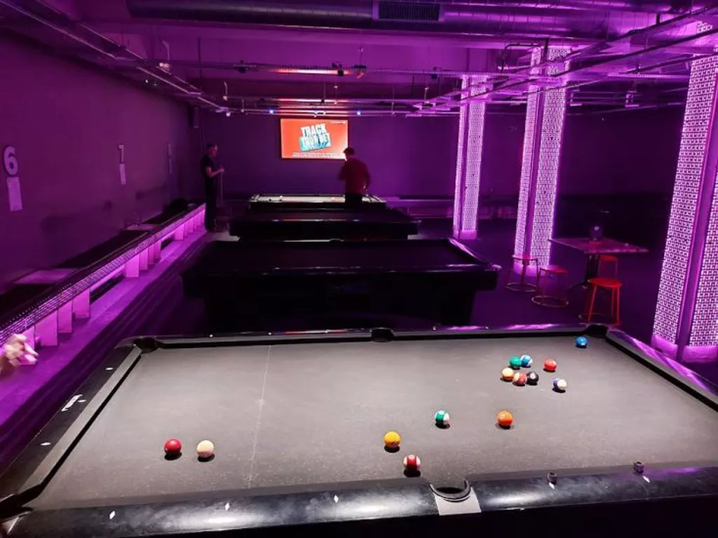 Roxy Lanes Edinburgh Rose Street | Play pool in Edinburgh, Scotland