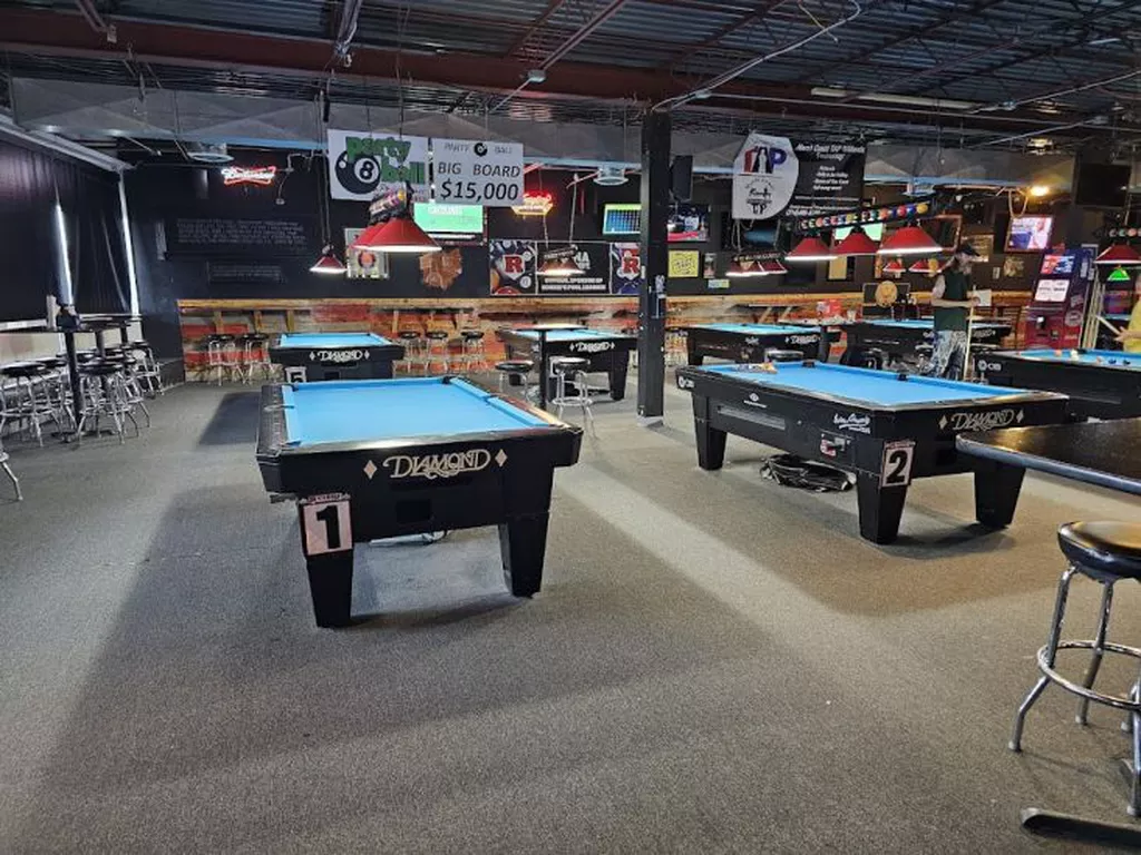 The Islander Bar & Grille | Play pool in Middleburg Heights, OH ...
