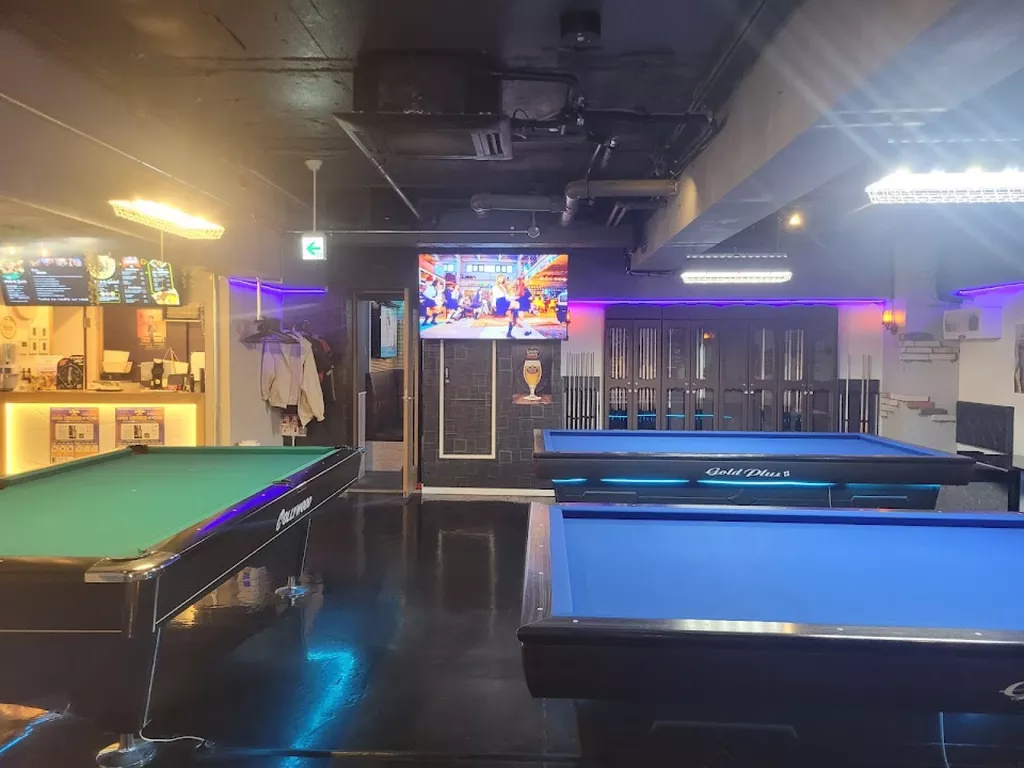 PUB Q Billiard Darts Bar | Play pool in Shinjuku City, Tokyo