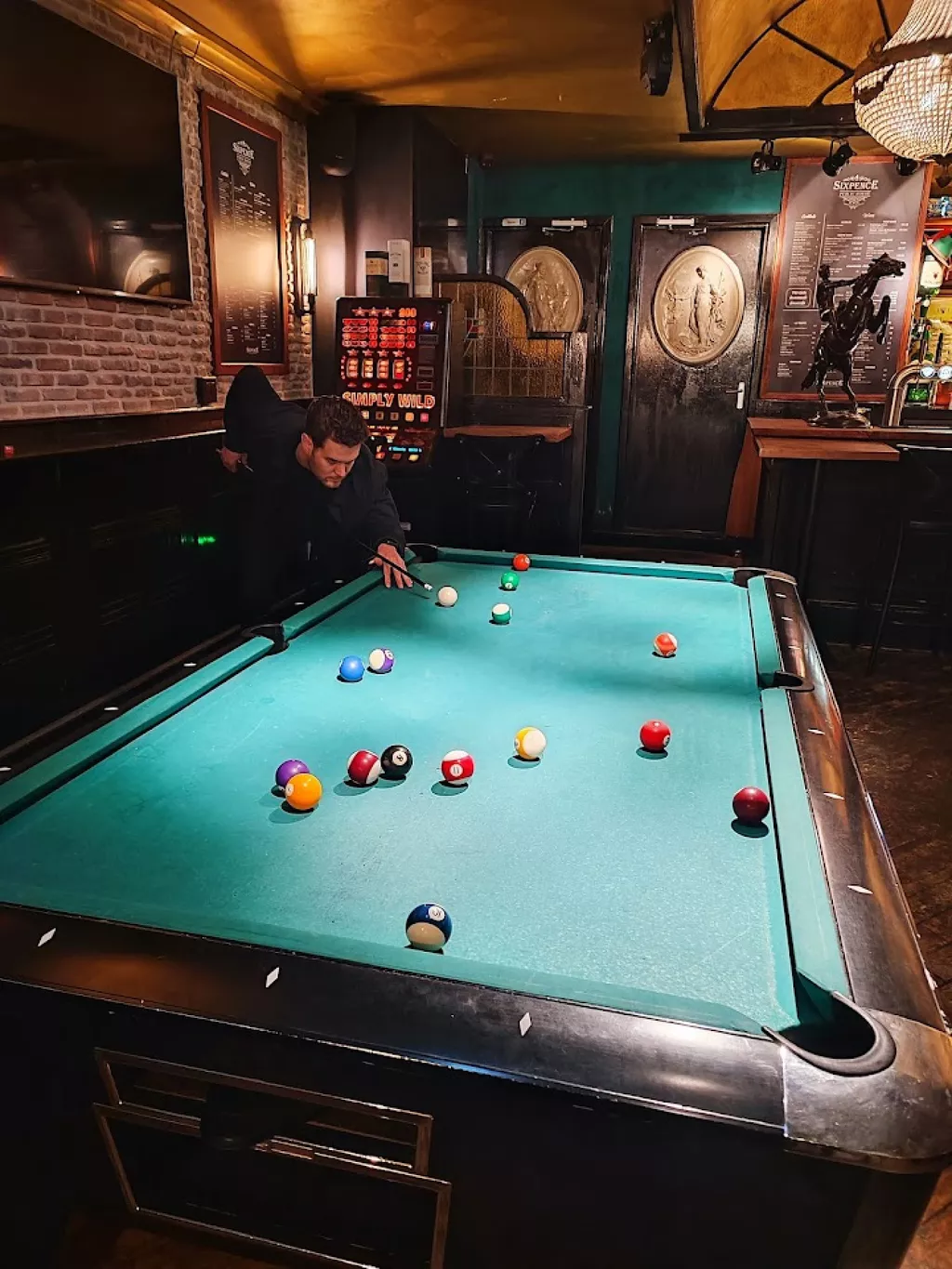 Nelson Sports Bar | Play pool in Den Haag, ZH | ChalkySticks - Find ...
