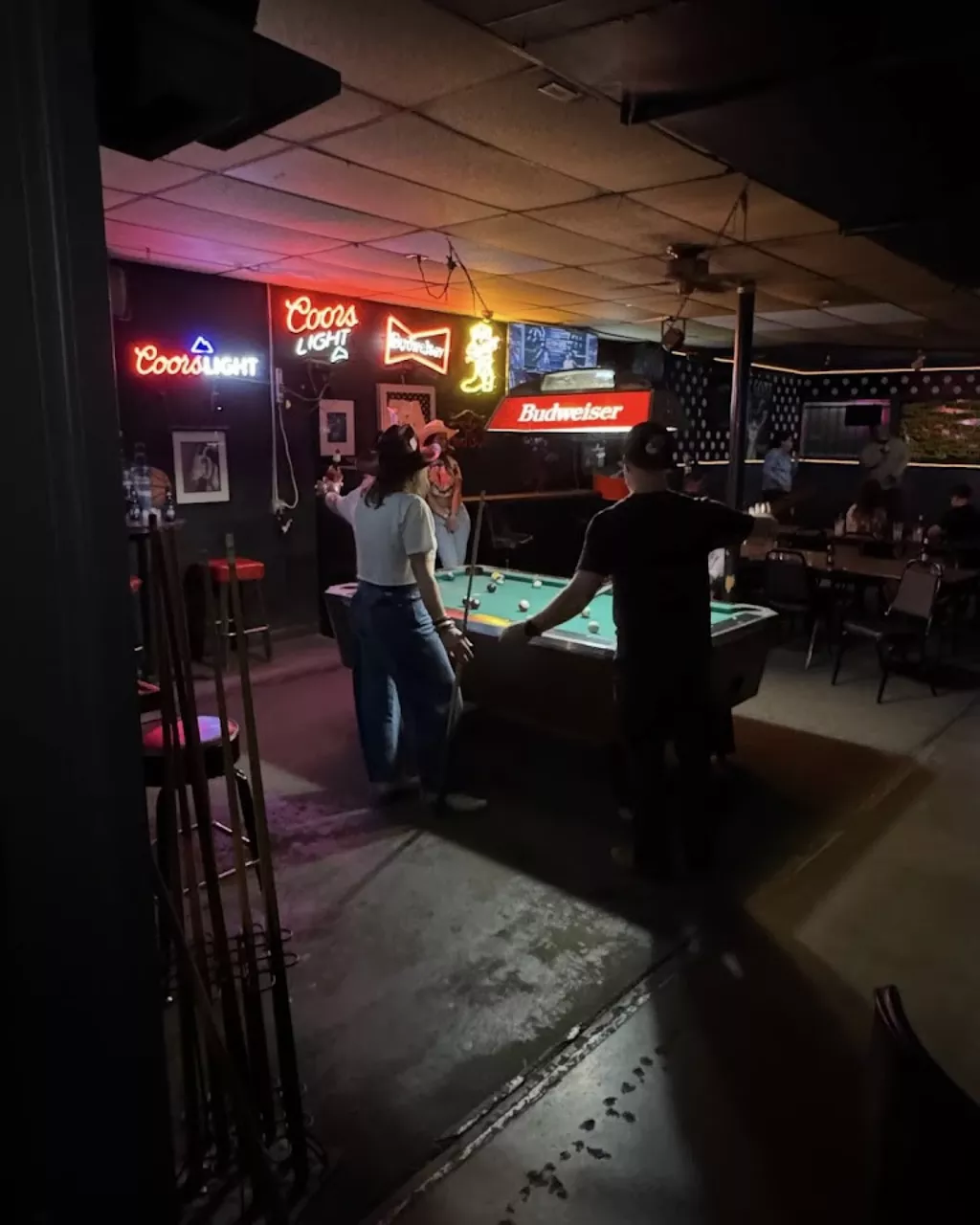 Island Club Sports Bar | Play pool in Dallas, TX | ChalkySticks - Find ...