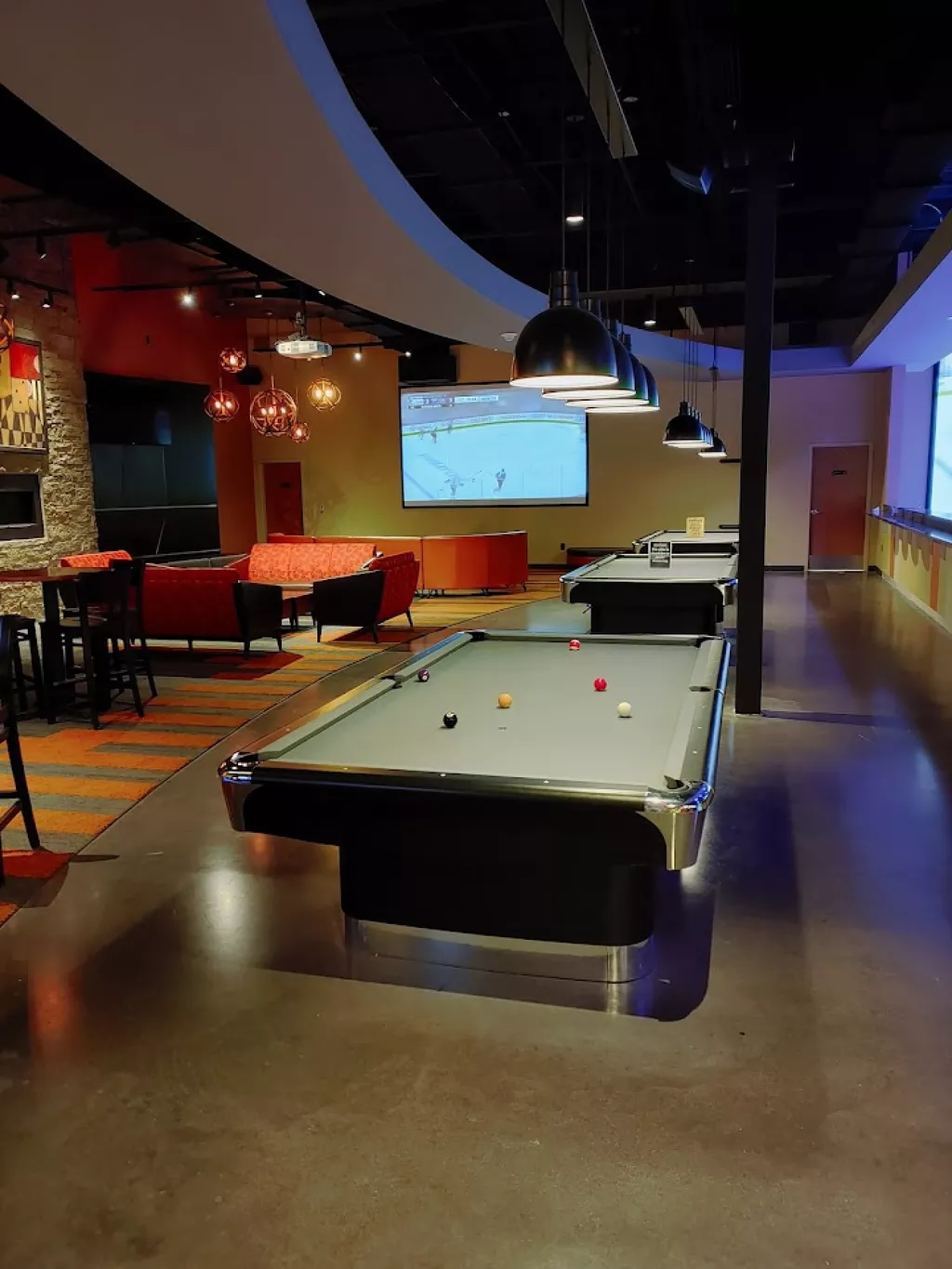 Round1 Bowling & Arcade Potomac Mills | Play pool in Woodbridge, VA ...