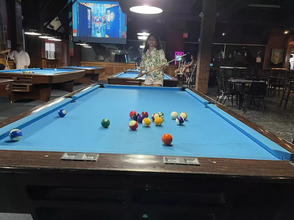 Breakers Sky Lounge | Play pool in Herndon, VA | ChalkySticks - Find ...