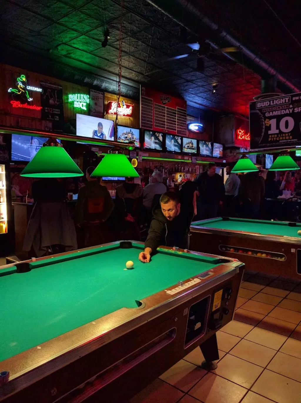 Wilson's Bar & Grill | Play pool in Madison, WI | ChalkySticks - Find ...