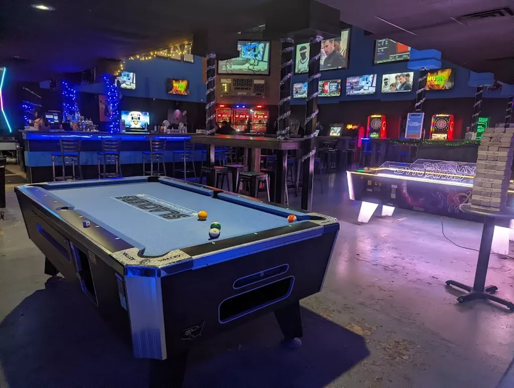 Speedway Sports Bar | Play pool in San Antonio, TX | ChalkySticks ...