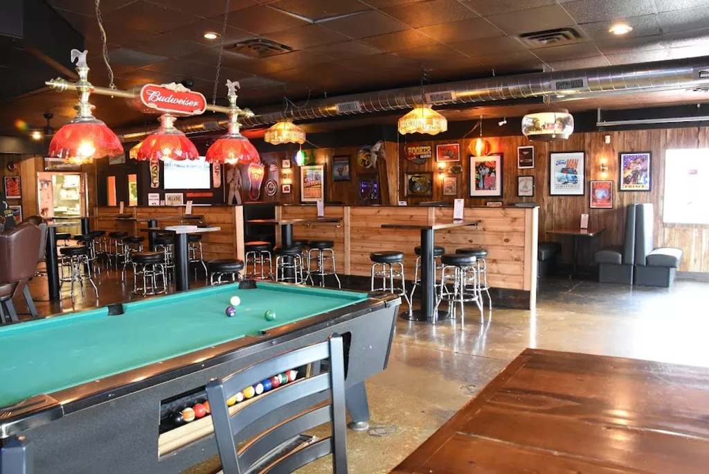 Maggie's Rumble Room | Play pool in Des Moines, IA | ChalkySticks ...