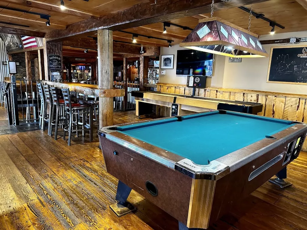 John's Pizza Works | Play pool in Mammoth Lakes, CA | ChalkySticks ...