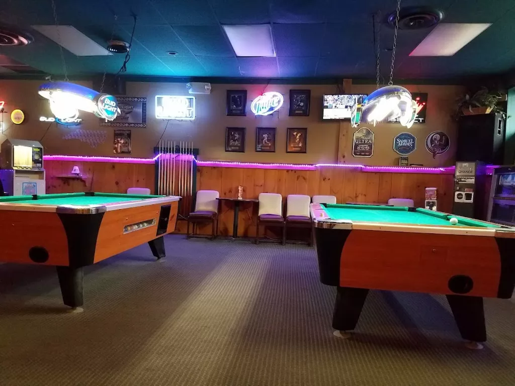 Legends Bar and Grill | Play pool in Southern Pines, NC | ChalkySticks ...