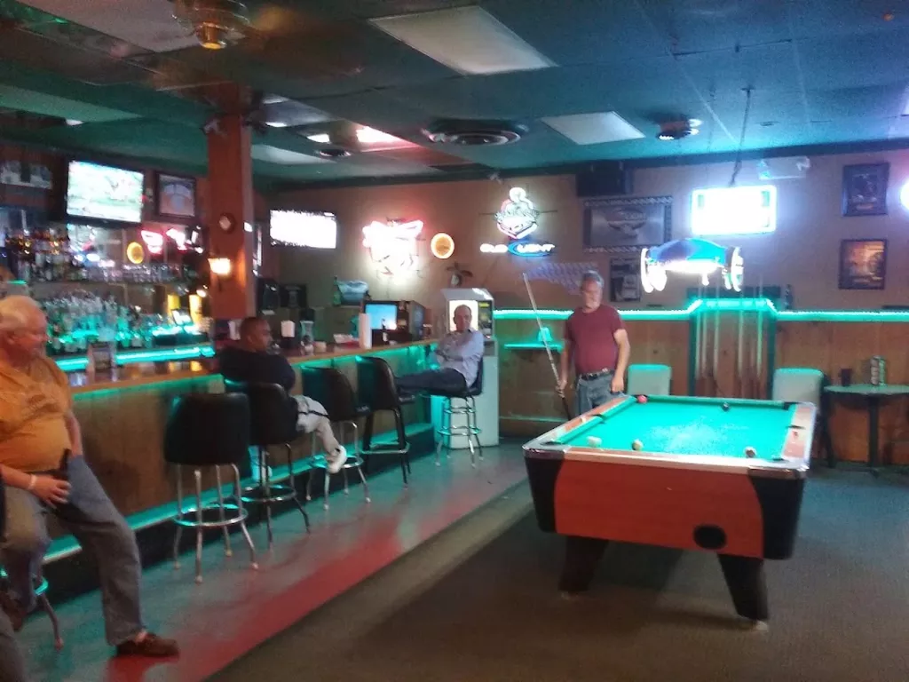 Legends Bar and Grill | Play pool in Southern Pines, NC | ChalkySticks ...
