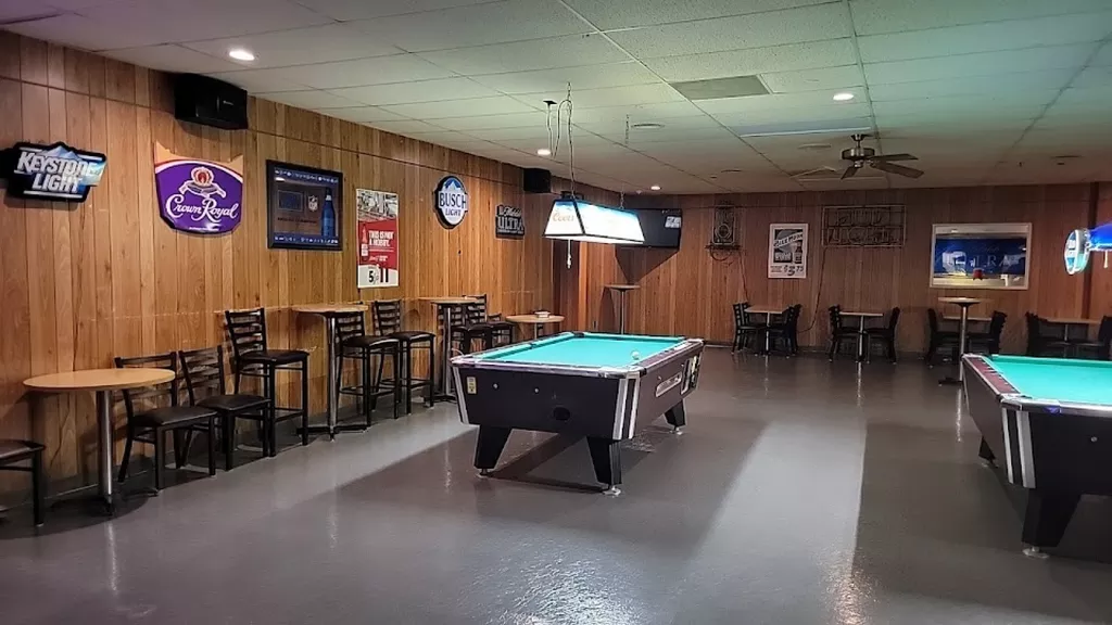 Gopher’s Grill | Play pool in Effingham, IL | ChalkySticks - Find, Play ...