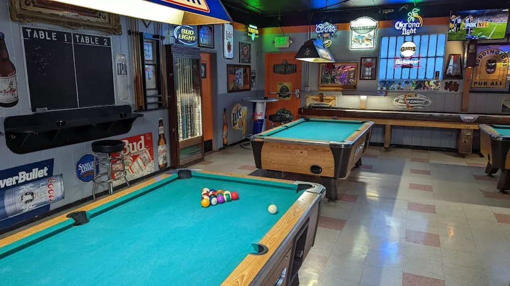 One Double Oh Seven Club | Play pool in Santa Cruz, CA