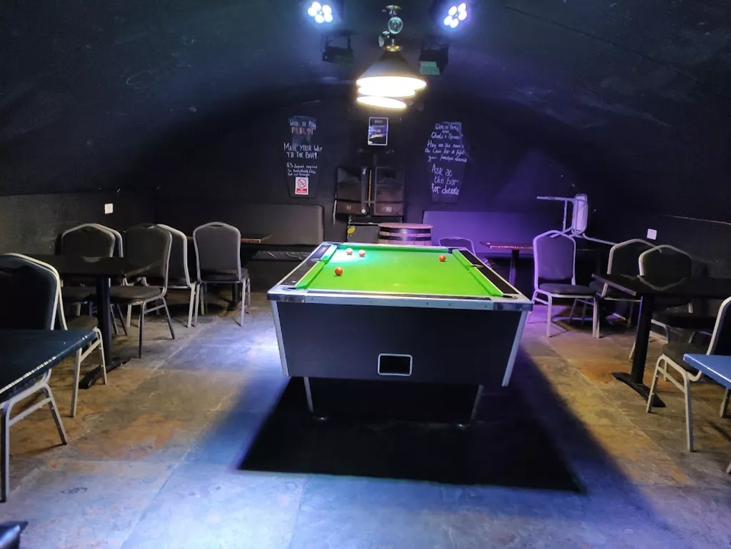 Roxy Lanes Edinburgh Rose Street | Play pool in Edinburgh, Scotland ...
