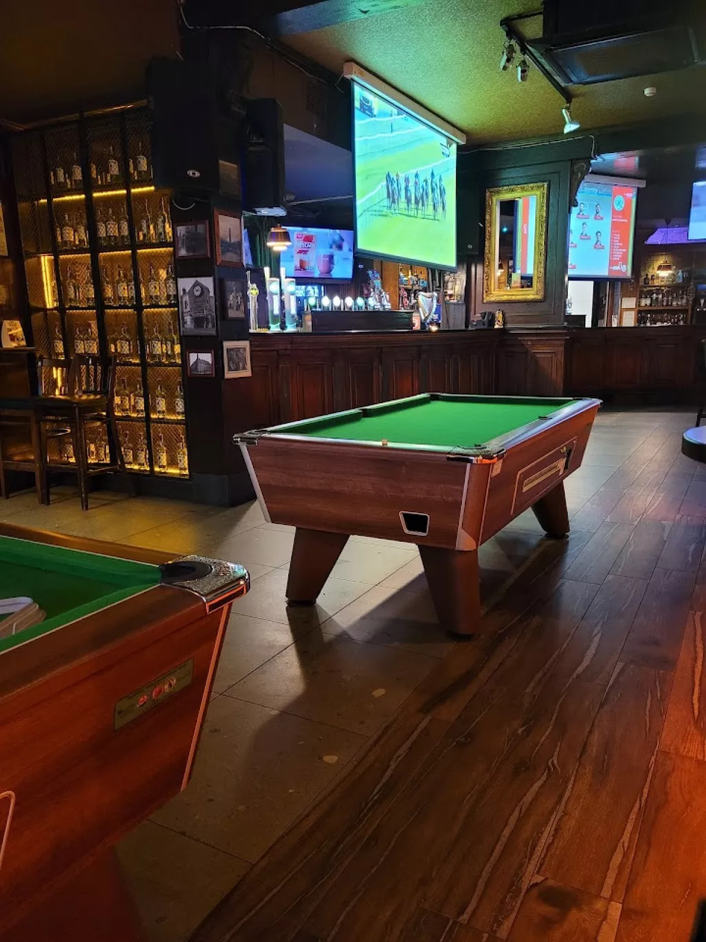 Robinsons Bar | Play pool in Belfast, Northern Ireland | ChalkySticks ...