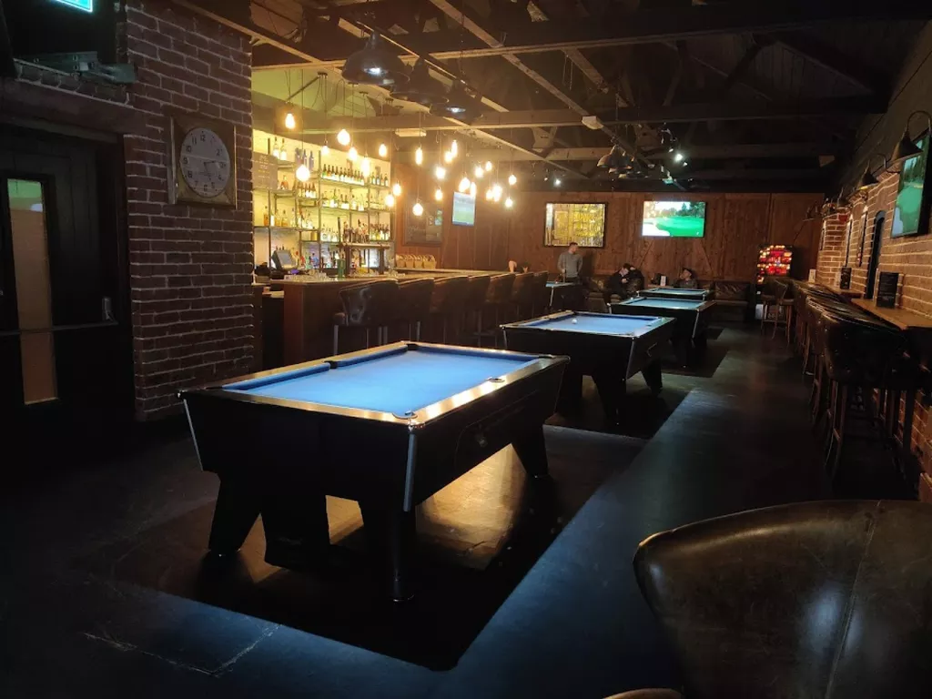 Robinsons Bar | Play pool in Belfast, Northern Ireland | ChalkySticks ...