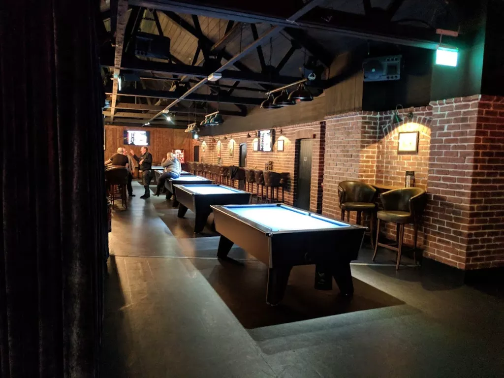 Robinsons Bar | Play pool in Belfast, Northern Ireland | ChalkySticks ...