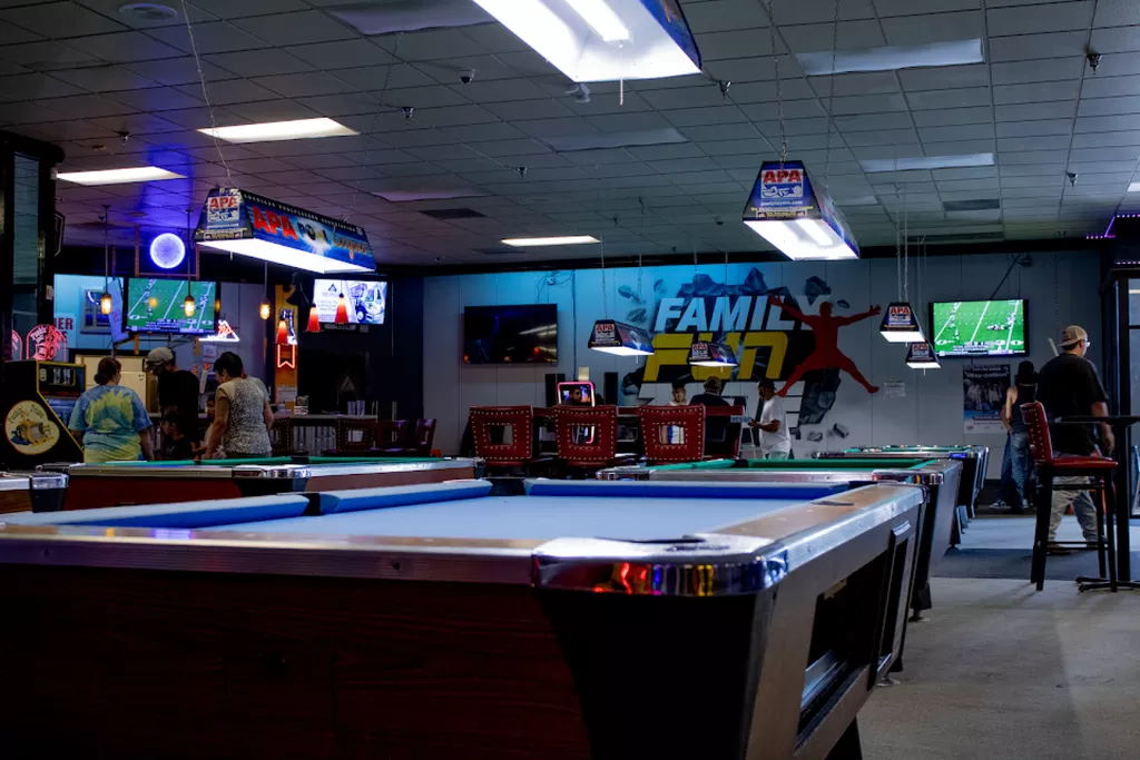 The New Bud's sports Bar | Play pool in White Pine, TN | ChalkySticks ...